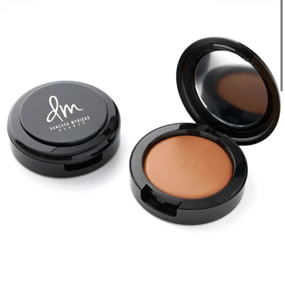 DANESSA MYRICKS BEAUTY Power Bronzer In Light